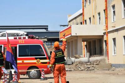 鐵嶺消防開展72小時(shí)不間斷地震救援實(shí)戰(zhàn)拉動(dòng)演練 錘煉通信“生命線”的修復(fù)尖兵